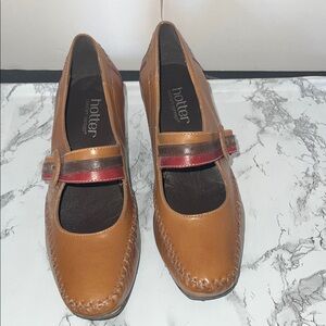 Hotter Women's Tan and Red Flats